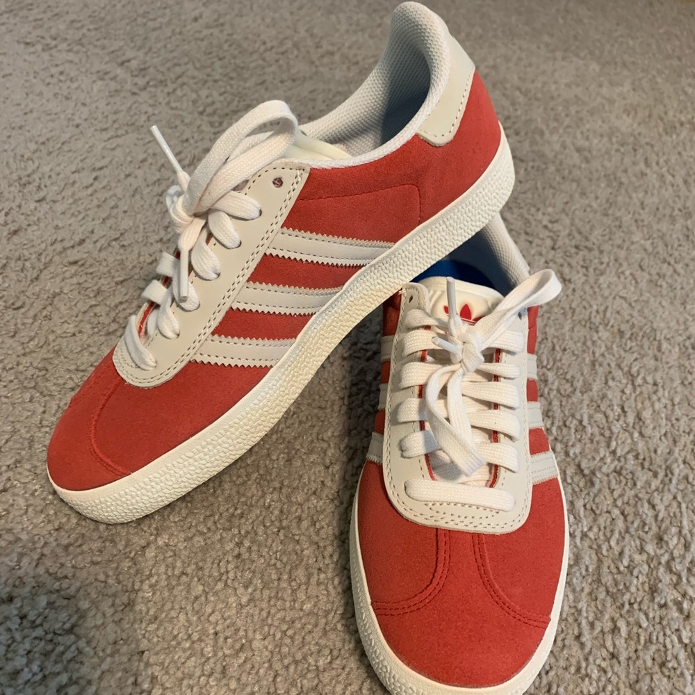 Classic Unisex Adidas Gazelle ADV sneakers. - Picture 2 of 11